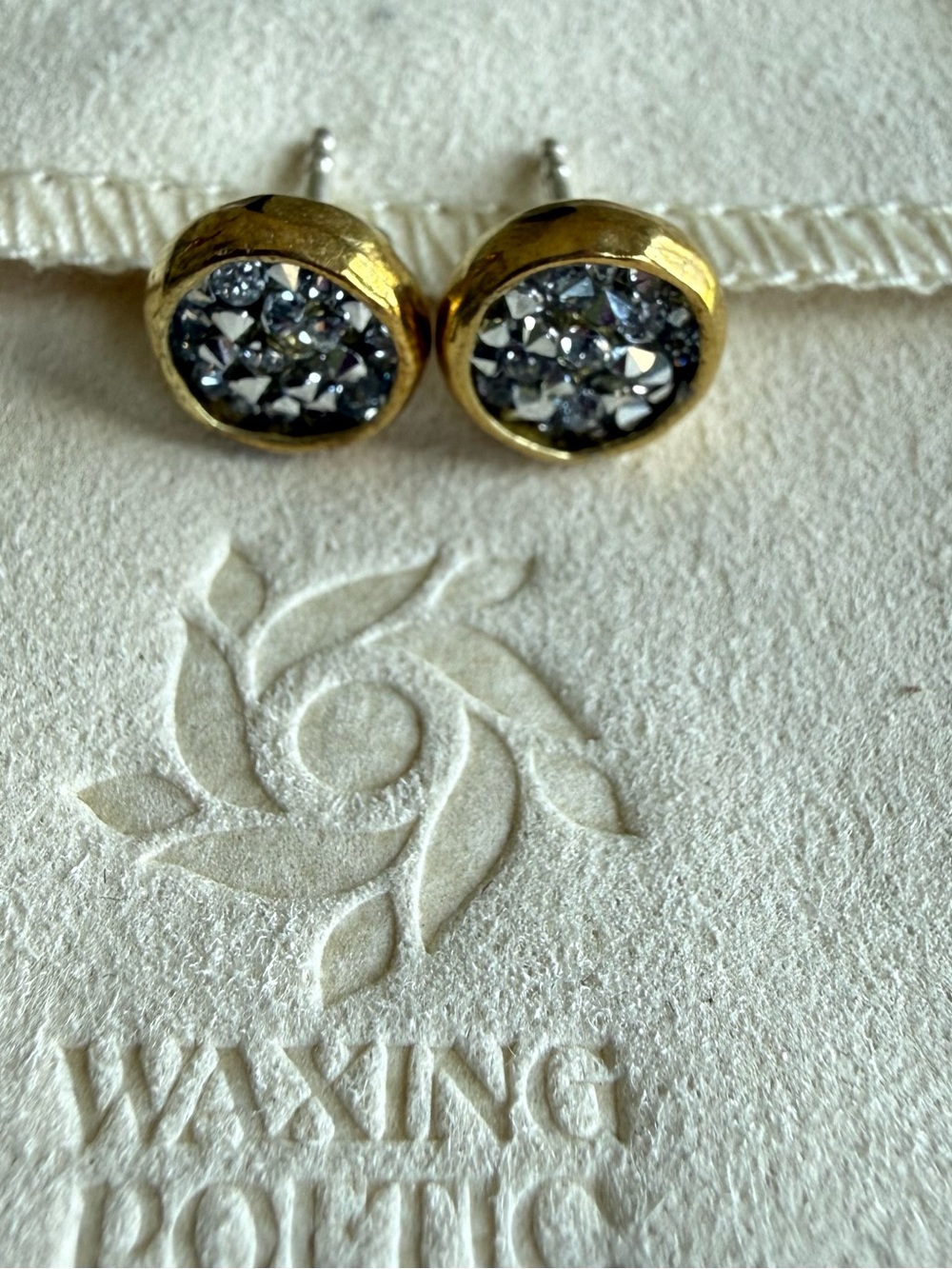 Waxing Poetic Dome earrings - Picture 2 of 4